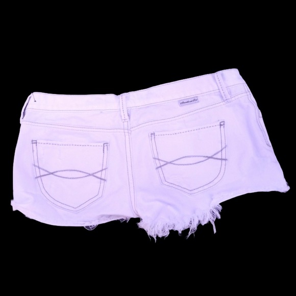 Abercrombie Frayed White Denim Shorts 🌴 - Picture 2 of 4